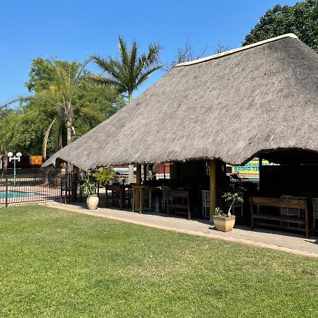 Buffalo Hotel Hectorspruit Buitenkant foto