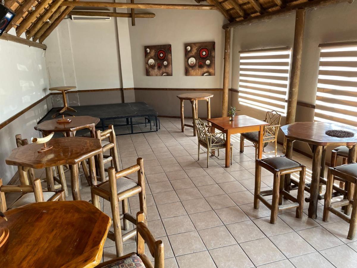 Buffalo Hotel Hectorspruit Buitenkant foto