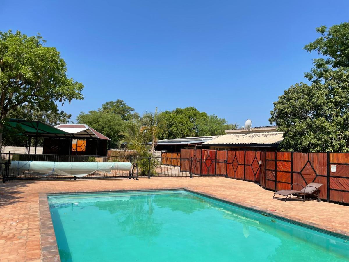 Buffalo Hotel Hectorspruit Buitenkant foto