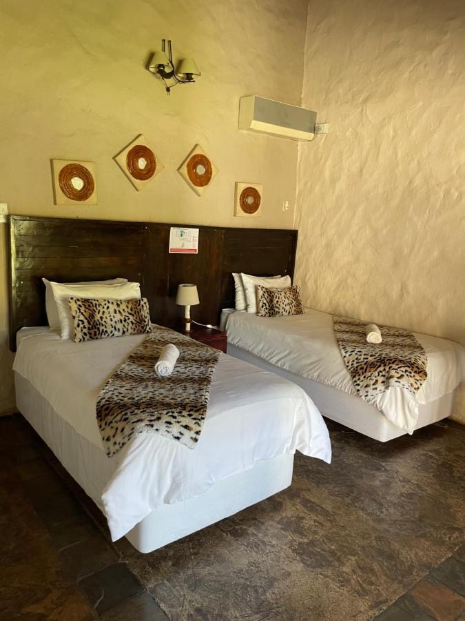Buffalo Hotel Hectorspruit Buitenkant foto