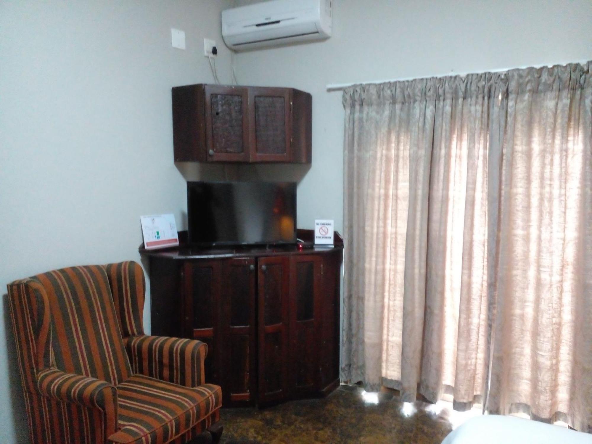 Buffalo Hotel Hectorspruit Buitenkant foto